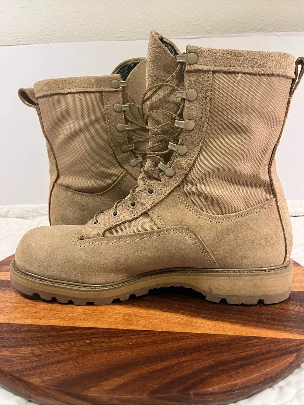 Bates Men’s Tactical Desert Tan Suede Boots 12w clean EUC Vibram sole